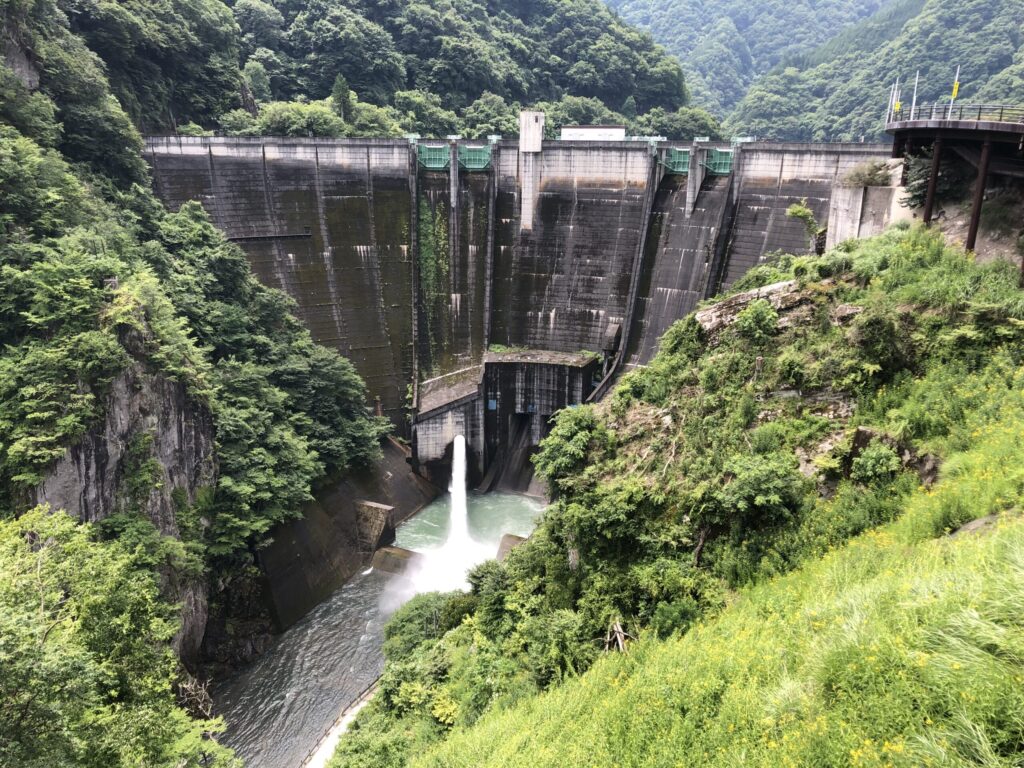 AI主権の甘い罠!「命を冷やす電気」と「AIを育てる電気」の天秤