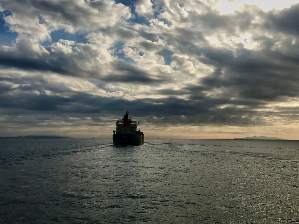 ホルムズ海峡。ガソリン・灯油危機は「ゼロ」になる前に始まるーー日本の燃料危機・3つの時間軸シミュレーション