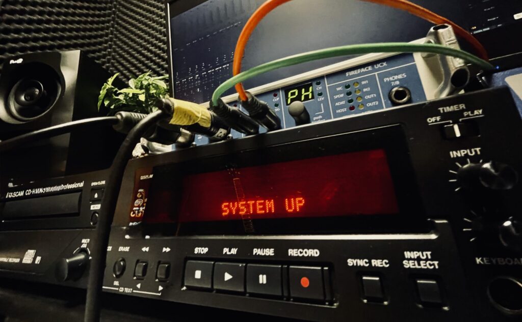 【実録・完全手順】TASCAM CD-RW900MKIIのファームウェア更新方法|MacでISO9660 Level 1・DAOディスクを作る